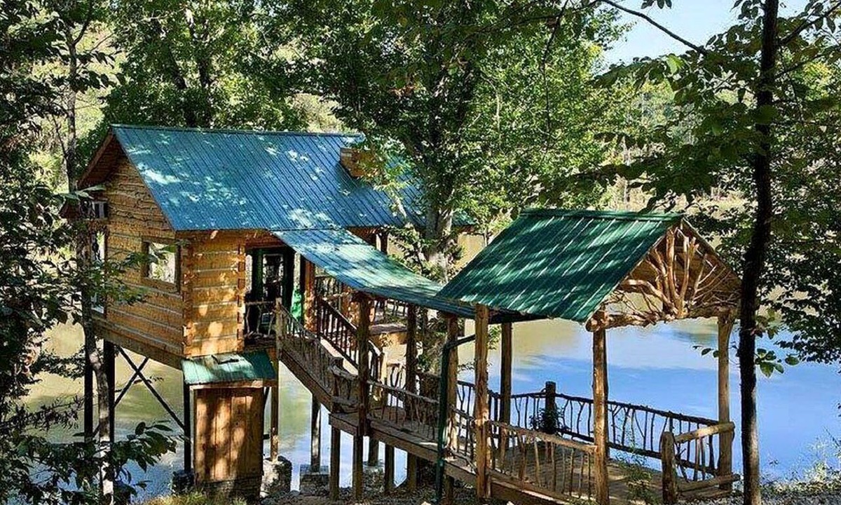Jackson Cabin | Secluded Waterfront Tree House Rental with a 20-Acre Private Lake in Jackson, Georgia