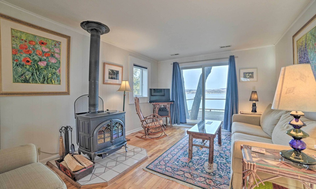 Suttons Bay Cottage | Serene Leelanau Lake Escape Near Wine Trail
