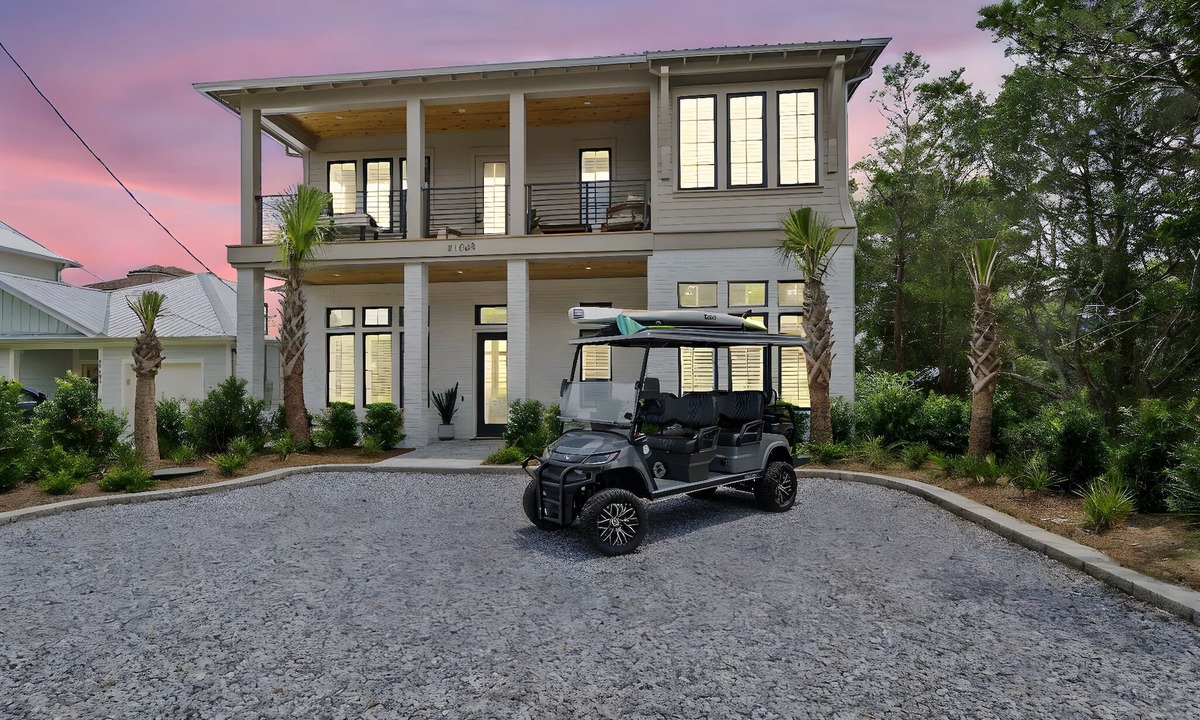 Riviera Beach House | Shiloh Reef/Pool/Golf Cart/Arcade/Mini Golf/Photo Op/5Min Walk to The Beach!