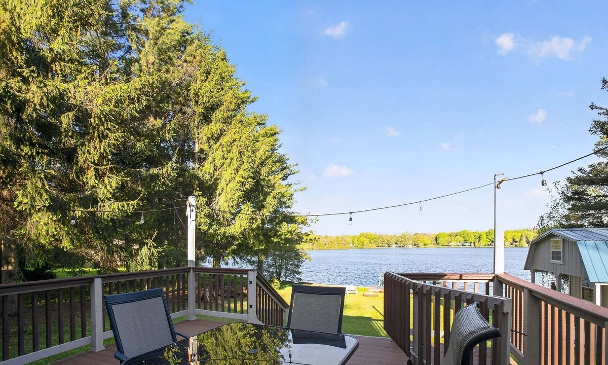 Northeast Michigan House | Shore Enough: Waterfront Summer Escape | Cozy Michigan Cottage on the Lake