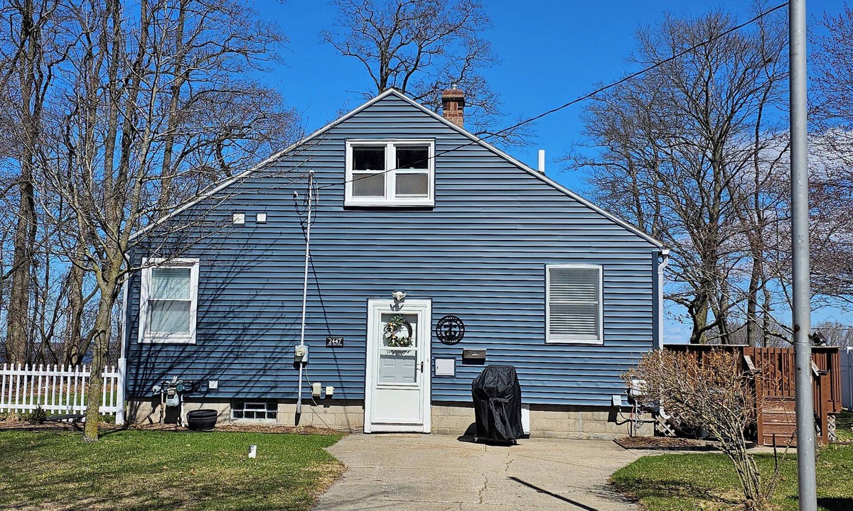 Lakeside House | Sit by the fire with a beautiful lake view, pet friendly, close to the beach