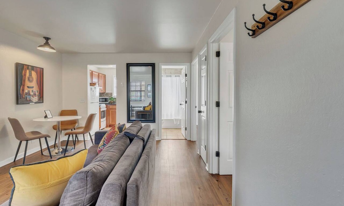 West End Apartment | Sleep 6! Free Parking! 1 Mile From Broadway!