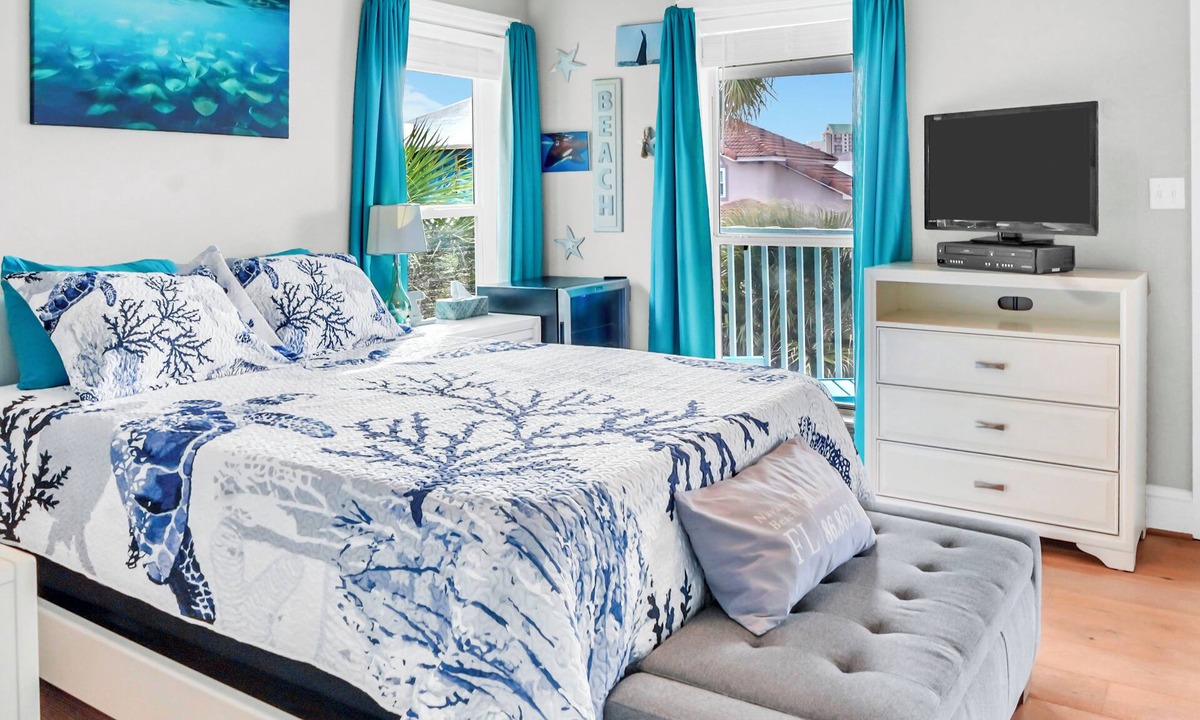 Navarre Beach House | Sleeps 10 with 8 beds! 2 minute walk to the Bay! Gulf access half a block away.