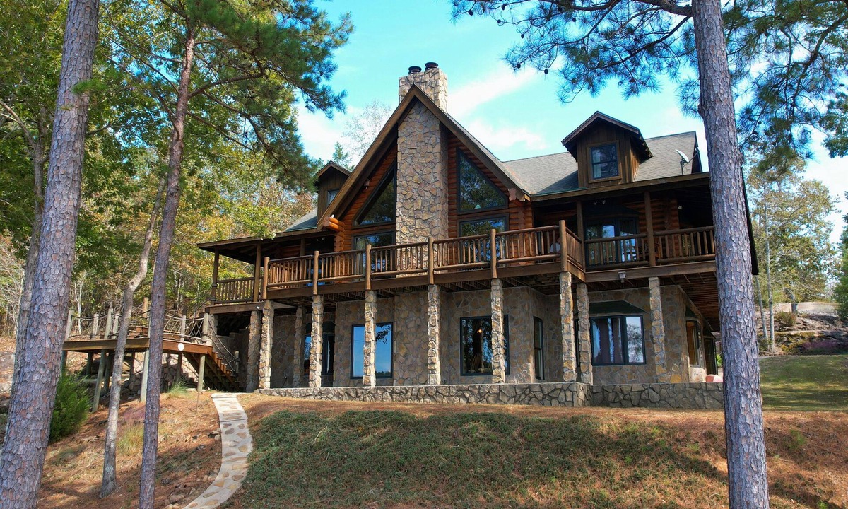 Houston House | Smith Lake Family Retreat Log Home, Private Boat Ramp, Dock, Theater & Game Room