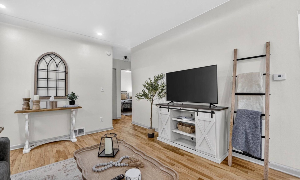Lansing House | Southern Comfort Cottage in the City
