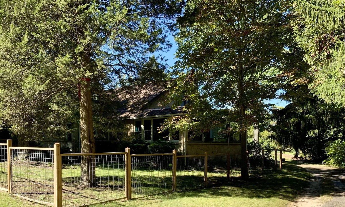 Lake Michigan Beach House | Spacious 3 BDR 3 BA 2 Acre property one minute from Lake Michigan-Dog Friendly!