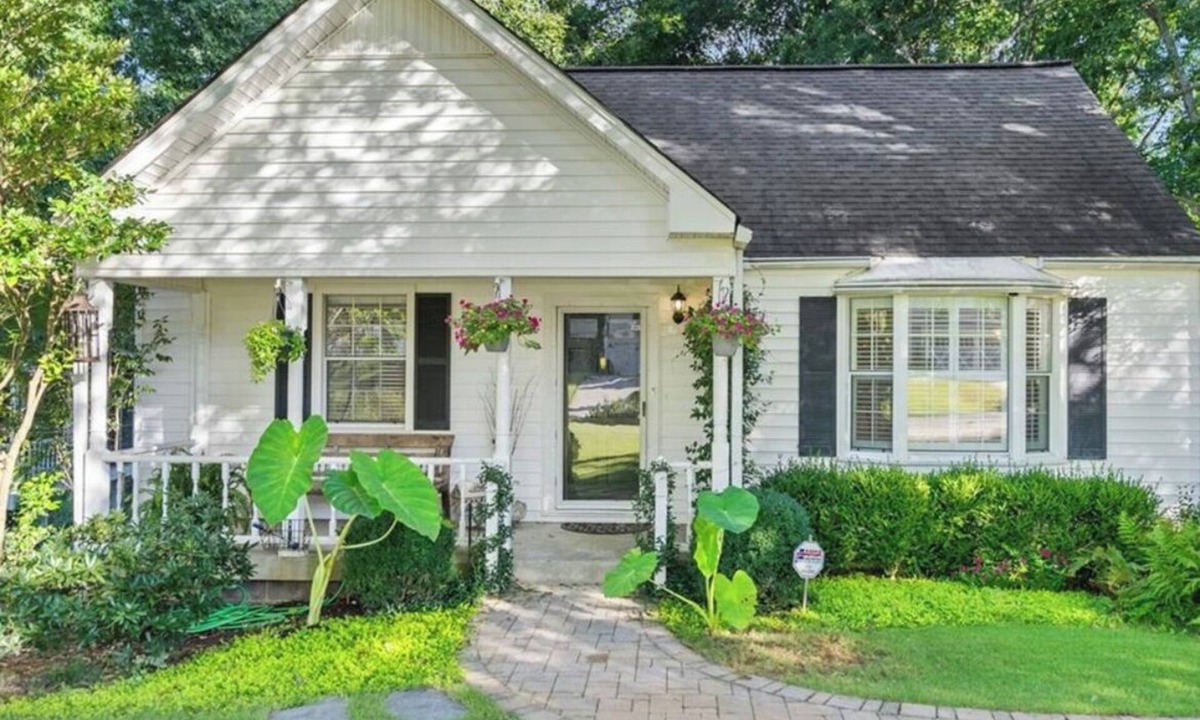 Chamblee House | Spacious 4-bedroom house in charming Chamblee walking distance to train.
