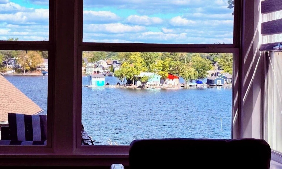 Lake Orion House | Spacious 4-bedroom lake house in fabulous Lake Orion