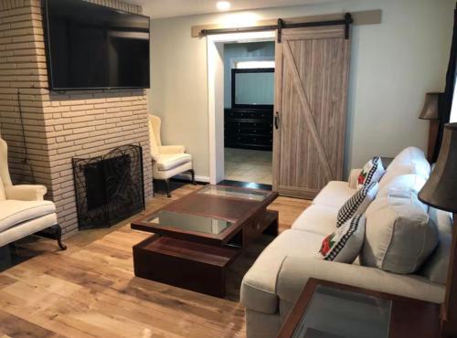 Belvedere Park House | Spacious 5 Bedroom Home in Decatur Near Downtown Atlanta Ideal for Families & Groups