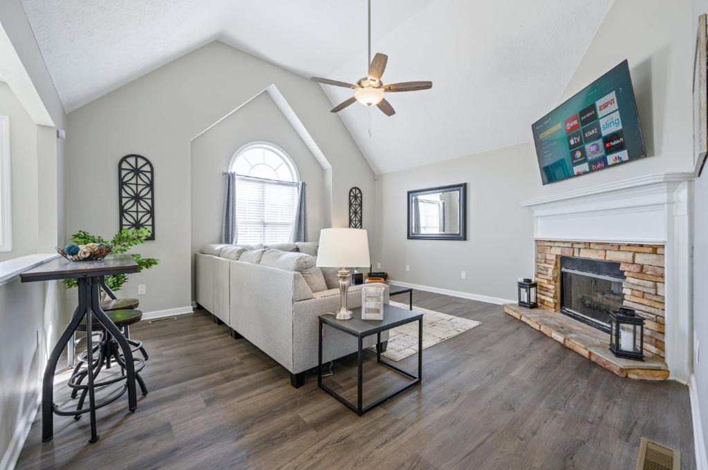 Adairsville House | Spacious 5BR Home with Fenced Yard in Adairsville