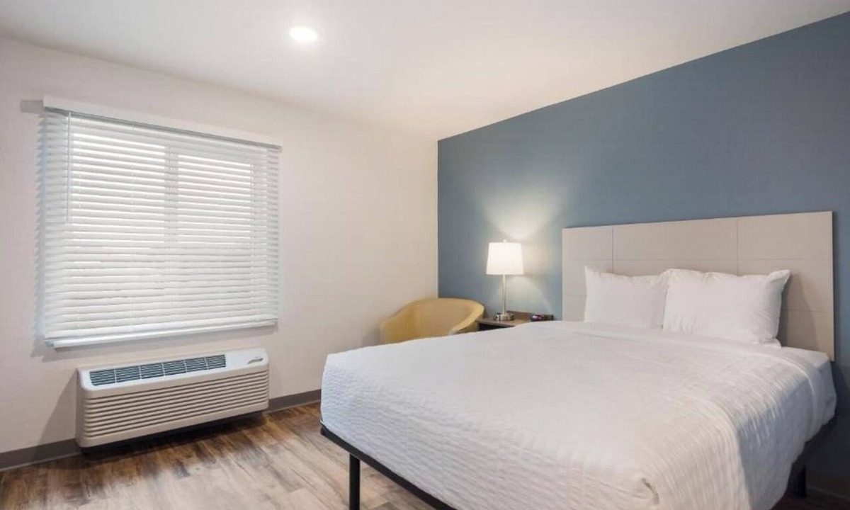 Newnan Hotel | Spacious Accommodation w/Cooking Amenities & Great Local Access