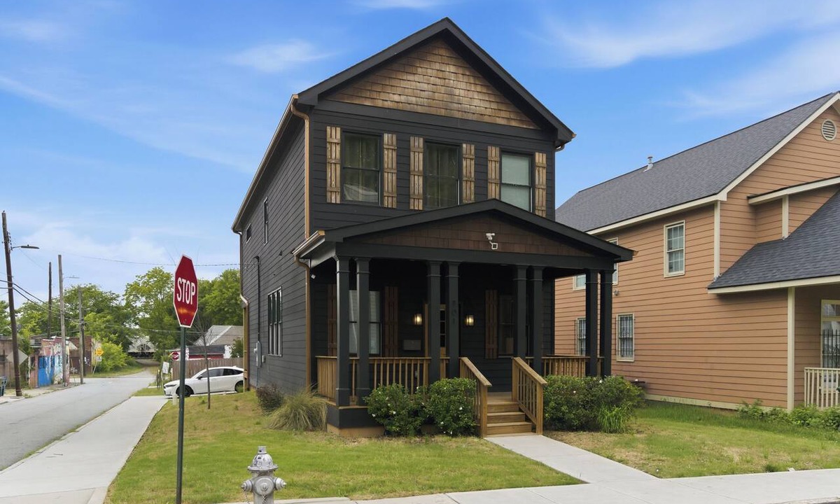 Atlanta House | Spacious Downtown Retreat, 4BR, Pool Table & Deck