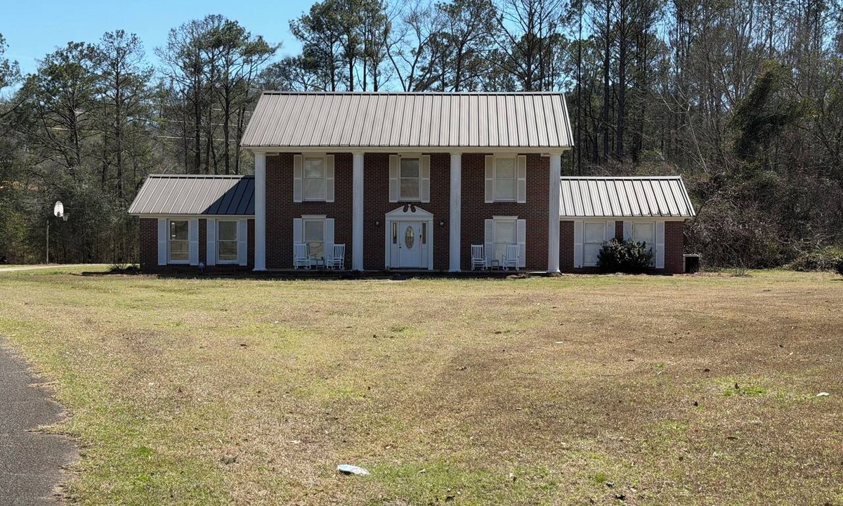 Eufaula House | Spacious secluded 5-bedroom estate on 5 acres with lake access.