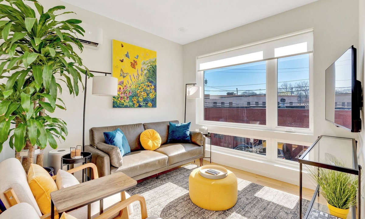 St. Elmo Improvement League House | St. Elmo Rooftop Townhome, Mtn View + King Bed