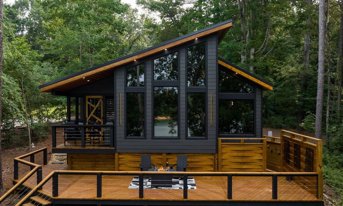 Crane Hill Cabin | Starlight Retreats-Intimate luxury cabin offering spa amenities, serene views