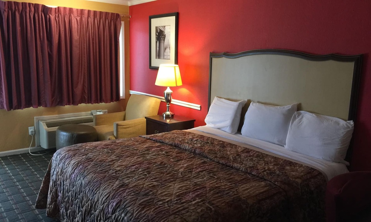 Demopolis Hotel | Stay Express Inn & Suites - Demopolis