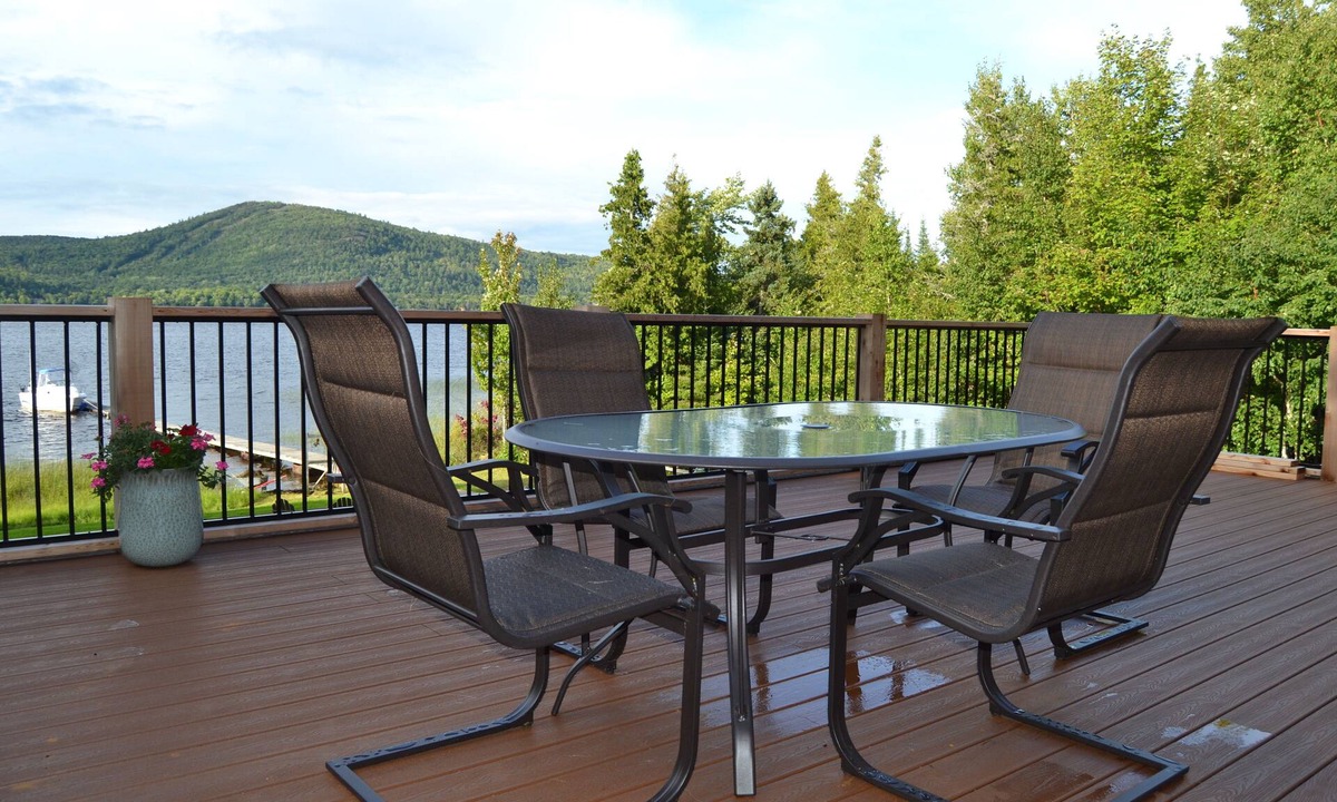 Mohawk House | Stay in Wonderful Cabin on Lac La Belle, Ski Mount Bohemia, Snowmobile