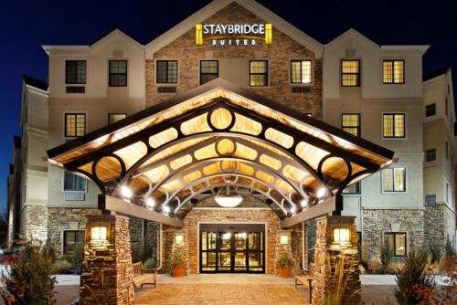 Rossford Hotel | Staybridge Suites Toledo - Rossford - Perrysburg by IHG