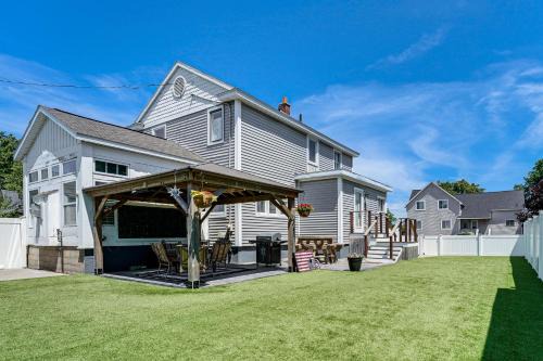Grand Haven House | Steps to Dtwn & Coast Guard Festival! Family Haven