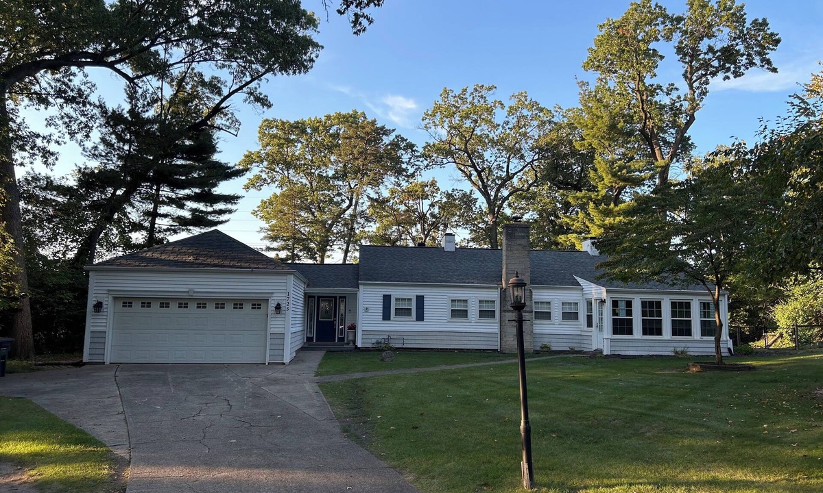 Wooded Estates House | STEPS TO ND STADIUM! Newly Remodeled 6-bdrm, 4 bath on .6 acres with lrg deck