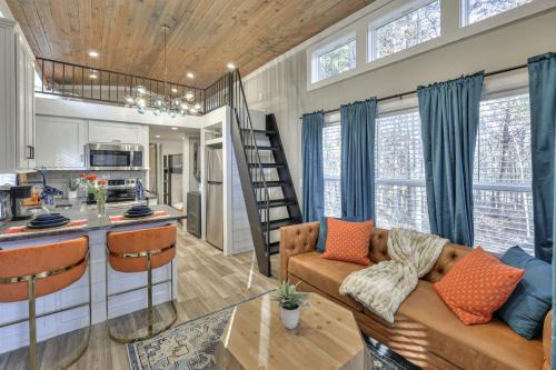 Tracy City House | Stunning Mountain Tiny House Beautifully Design Ideal for Nature Lovers in Tennessee