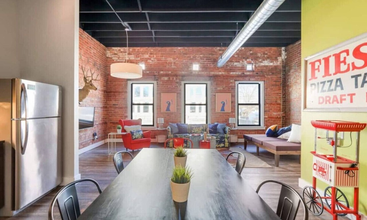 Detroit House | Stunning One Of A Kind 6 BDRM Loft Sleeps 15