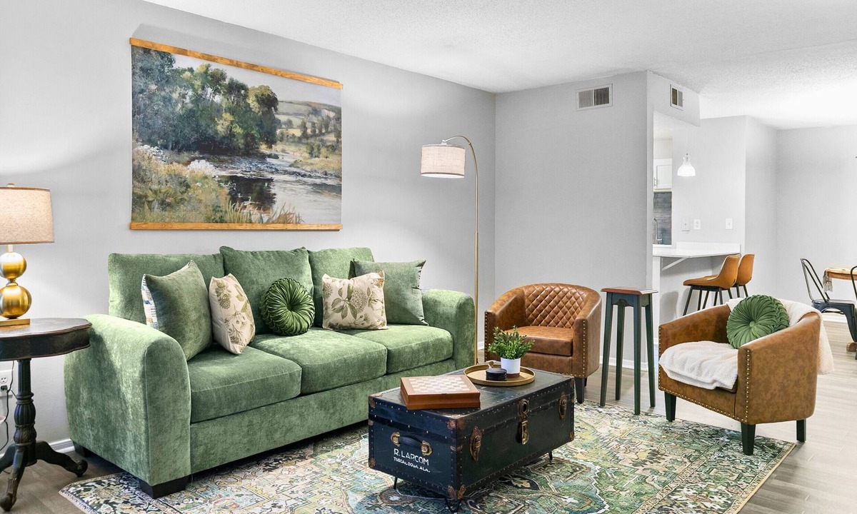 Vestavia Hills Apartment | Stylish Birmingham Retreat Near UAB - King Bed