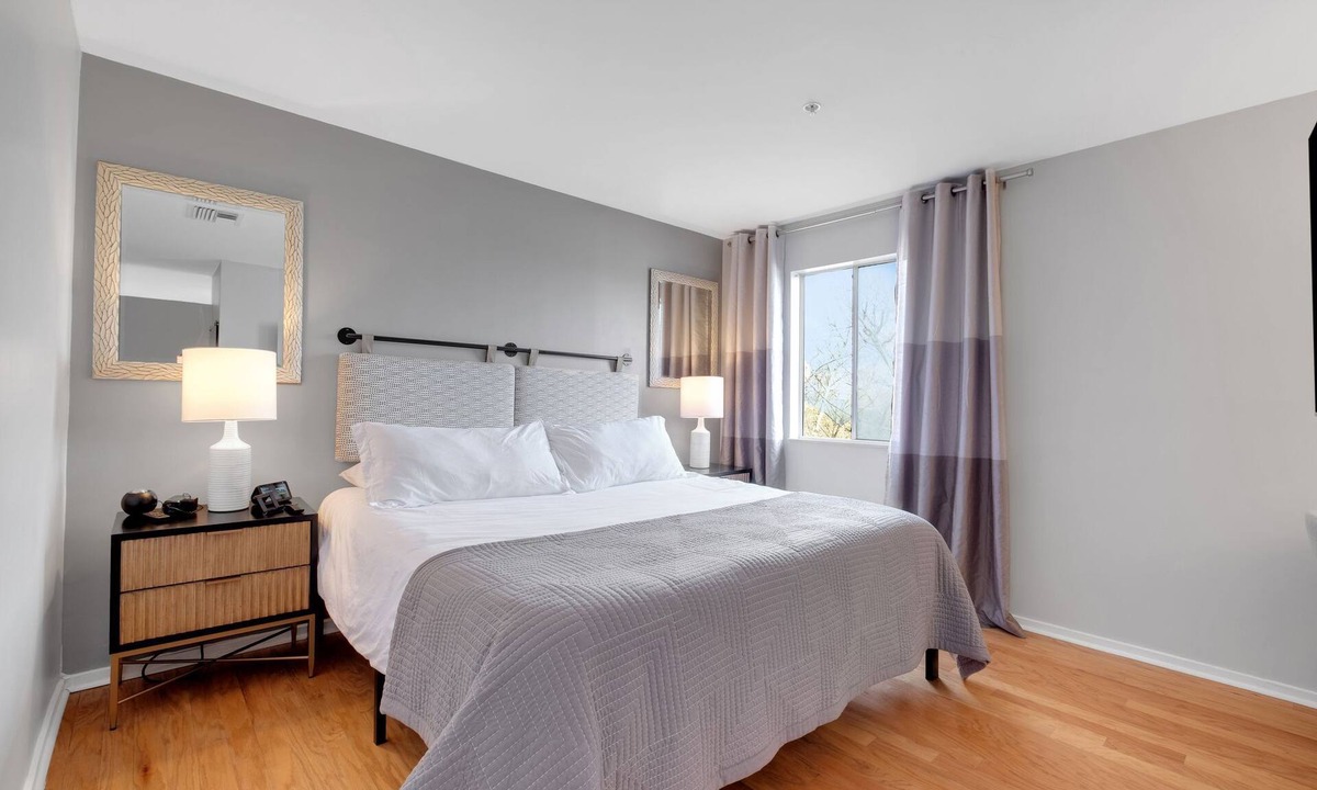 North Capitol Condo | Stylish Downtown Nashville Condo ★ River Views ★ PARKING ★ Close to everything