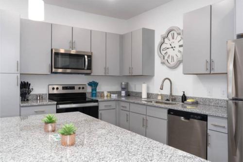 Pelham Apartment | Stylish Stay Off I-65, Pets Welcome