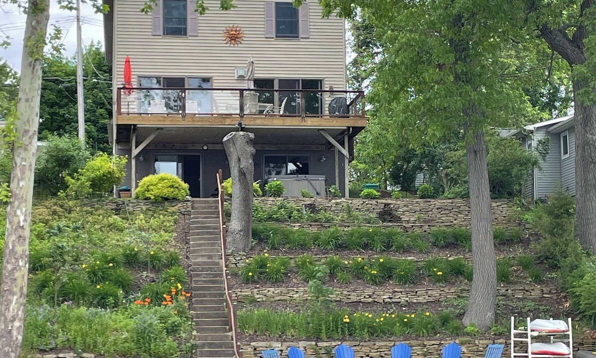 Gregory House | Summer Monthly Rental Lakefront Home Ann Arbor/Chelsea/Dexter Area & Rec Trails