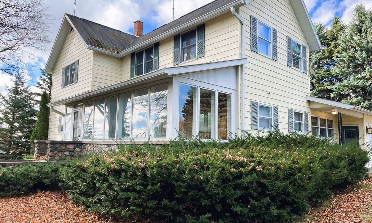Suttons Bay House | Suttons Bay farmhouse-style home. Five bedrooms. Air conditioning. Dog okay