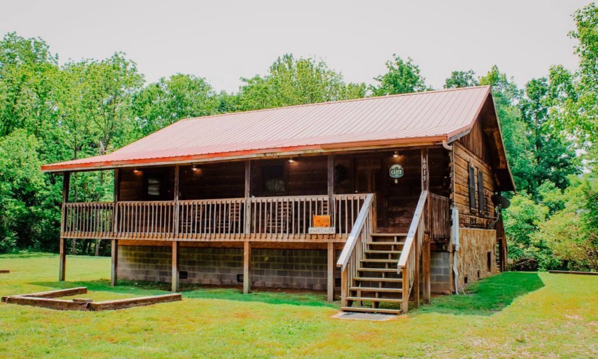 Cosby Cabin | "Sweet Life" Log Cabin Creekside, Trout Fishing, Foosball, Hot Tub and Firepit