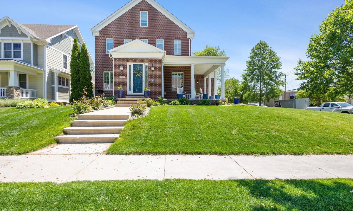 Northeast South Bend House | The Irish Grand<>4BR Home 0.5 Mi to ND | Sleeps 20
