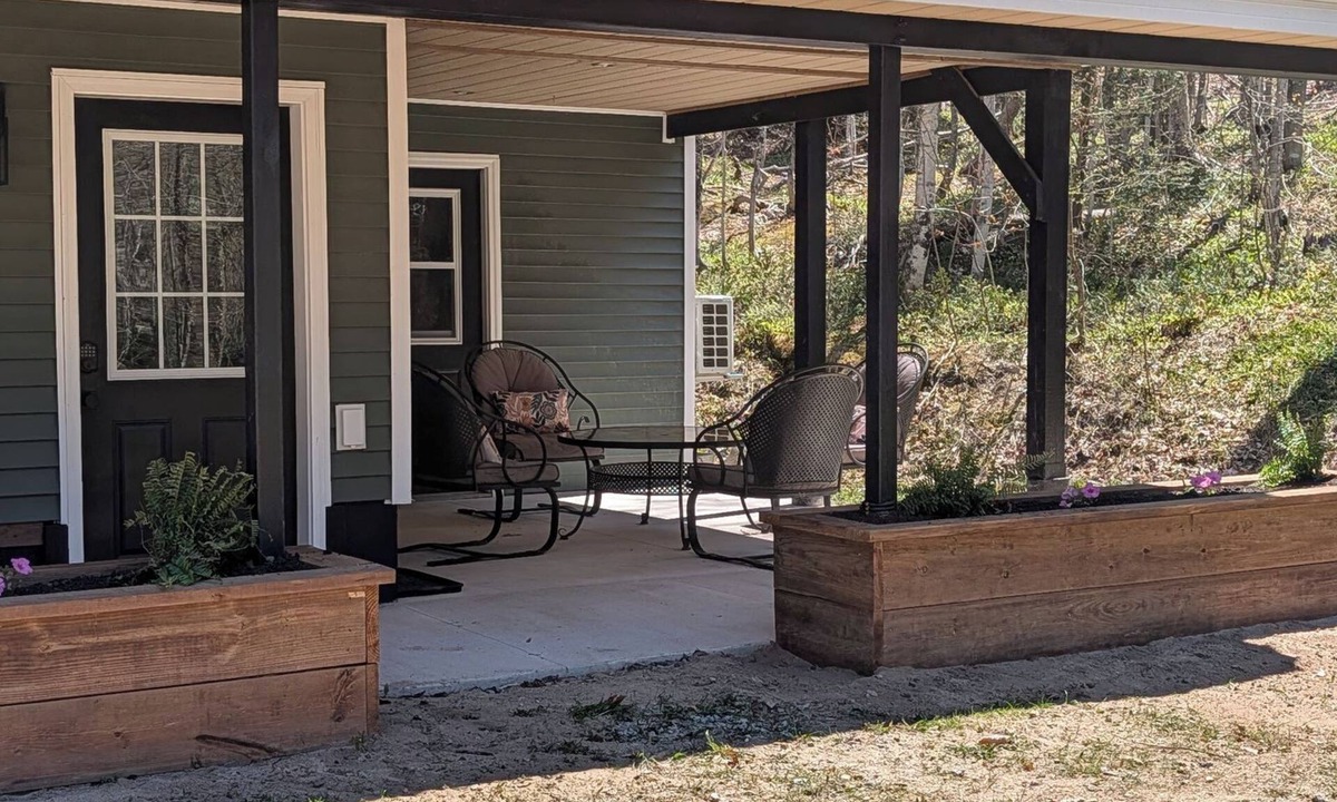 Munising House | The Landing : Location Near All of Munising's Best Attractions