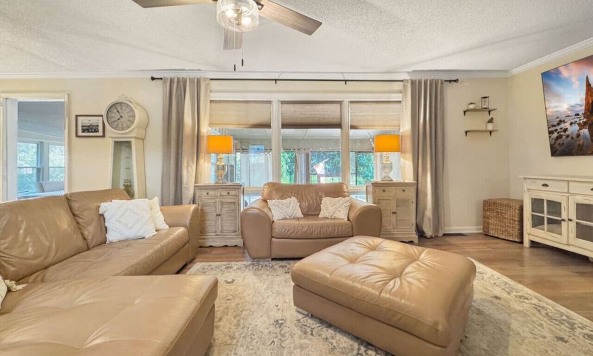 Skyland Park House | The Lazy Tide Inn House