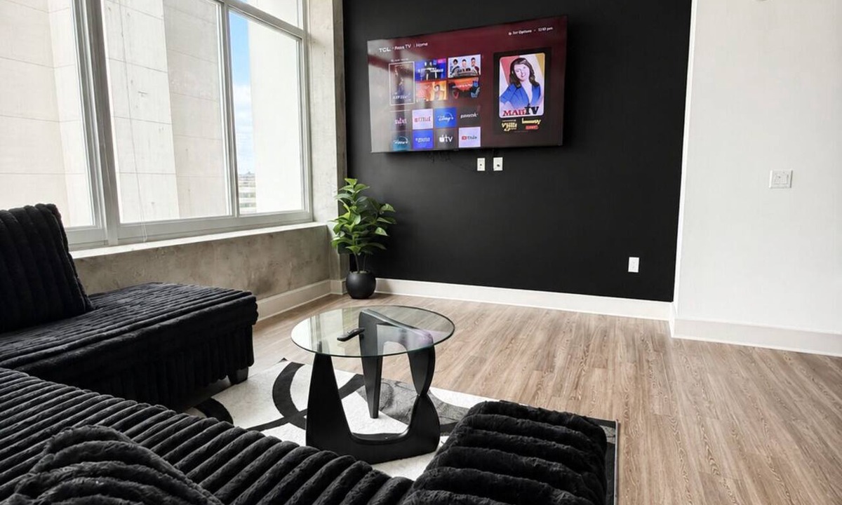 Peachtree Center Apartment | The Midnight Luxury Condo With Pool, Gym & Minutes to Downtown ATL