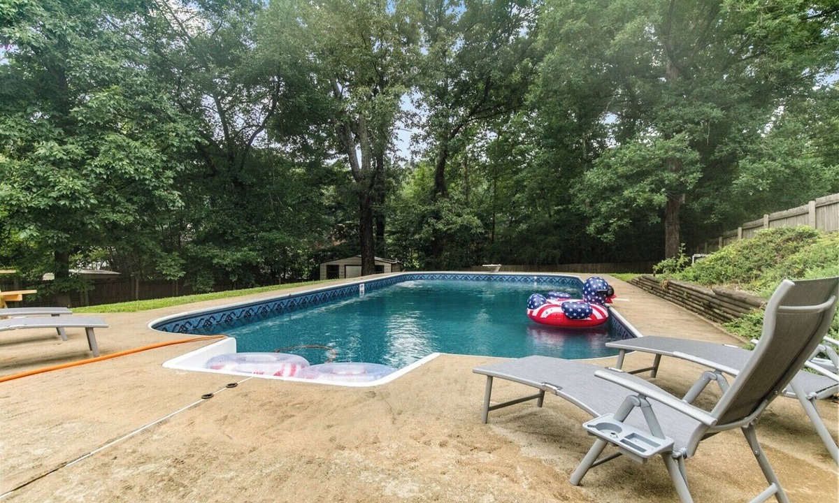 Forestdale House | The Poolside Haven | Family/Backyard/Game Room Fun