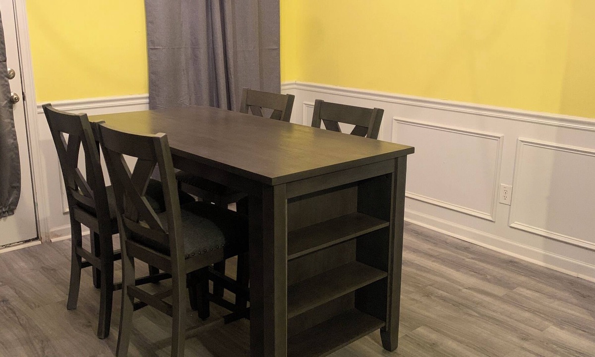 Riverdale House | The Prime Location Modern 3BR Home; Mins to Airport & Downtown;A/C & Parking