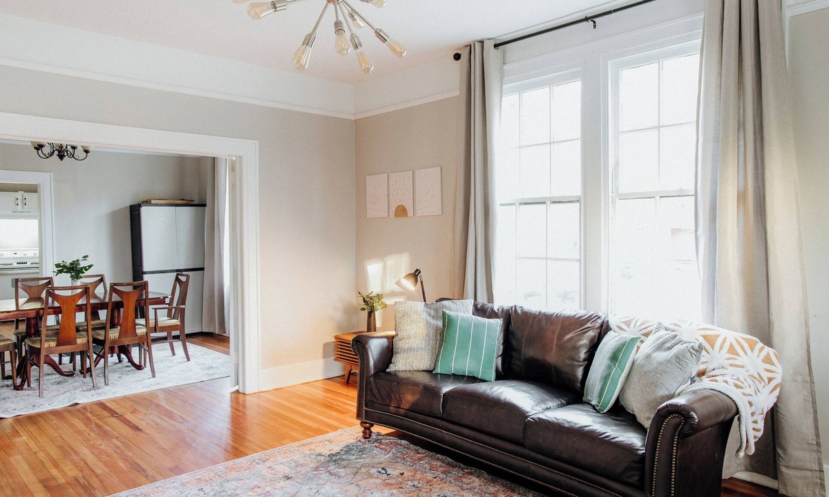 Montgomery House | The quiet home where families actually unwind after busy Montgomery days.