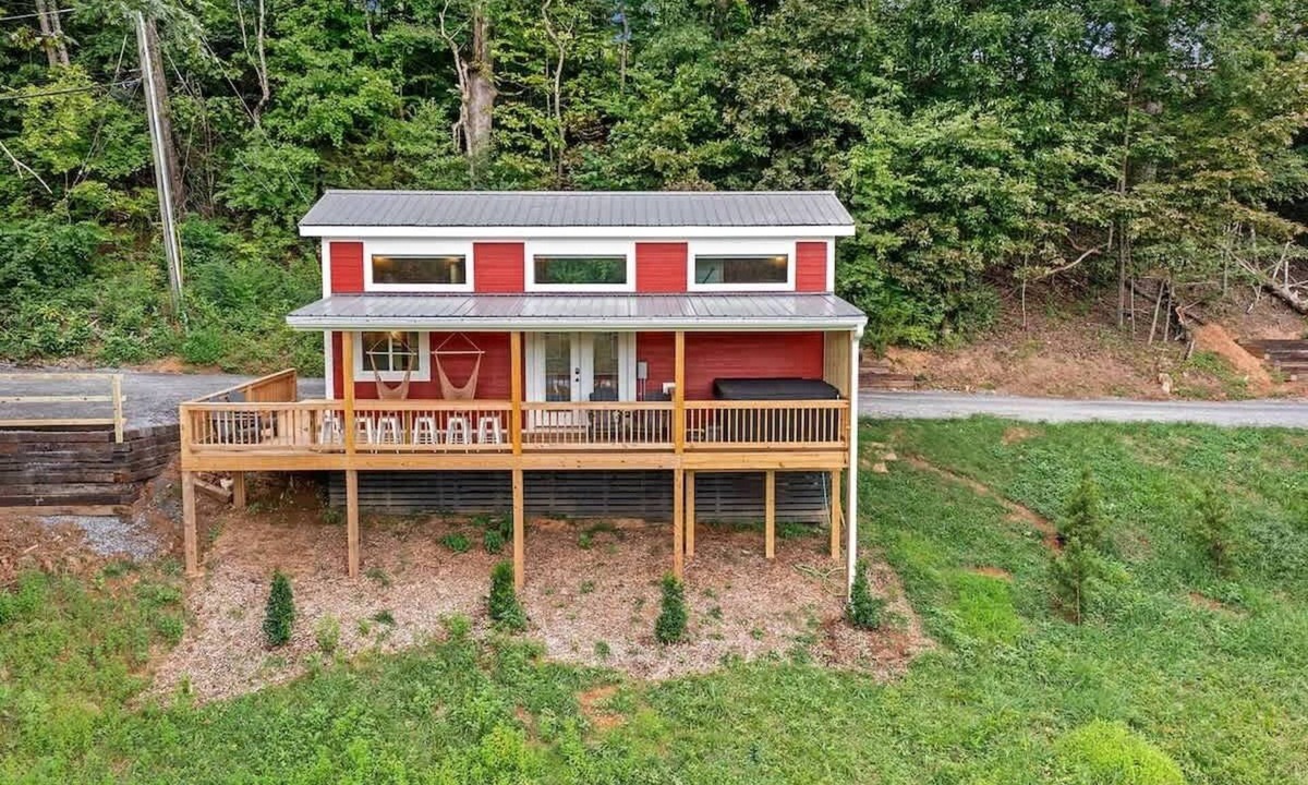 Lookout Valley Neighborhood Association Cabin | The Red Roost Cabin