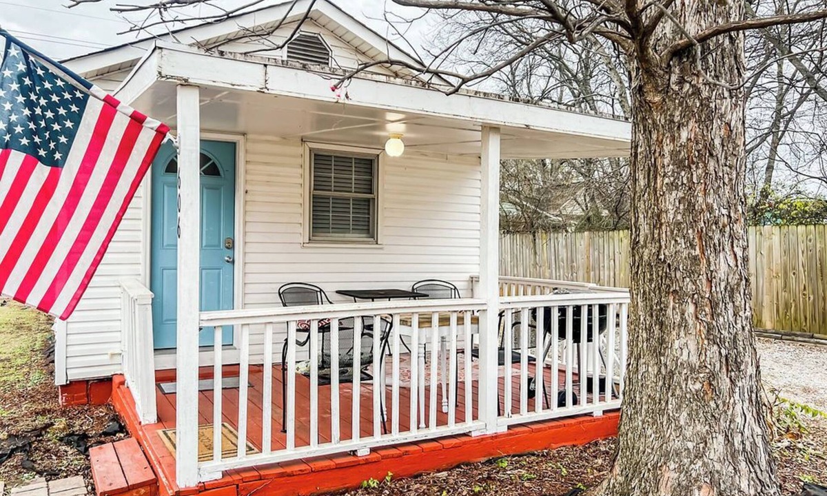 Huntsville Cottage | The Tiny House on Schiffman | Yard + Downtown