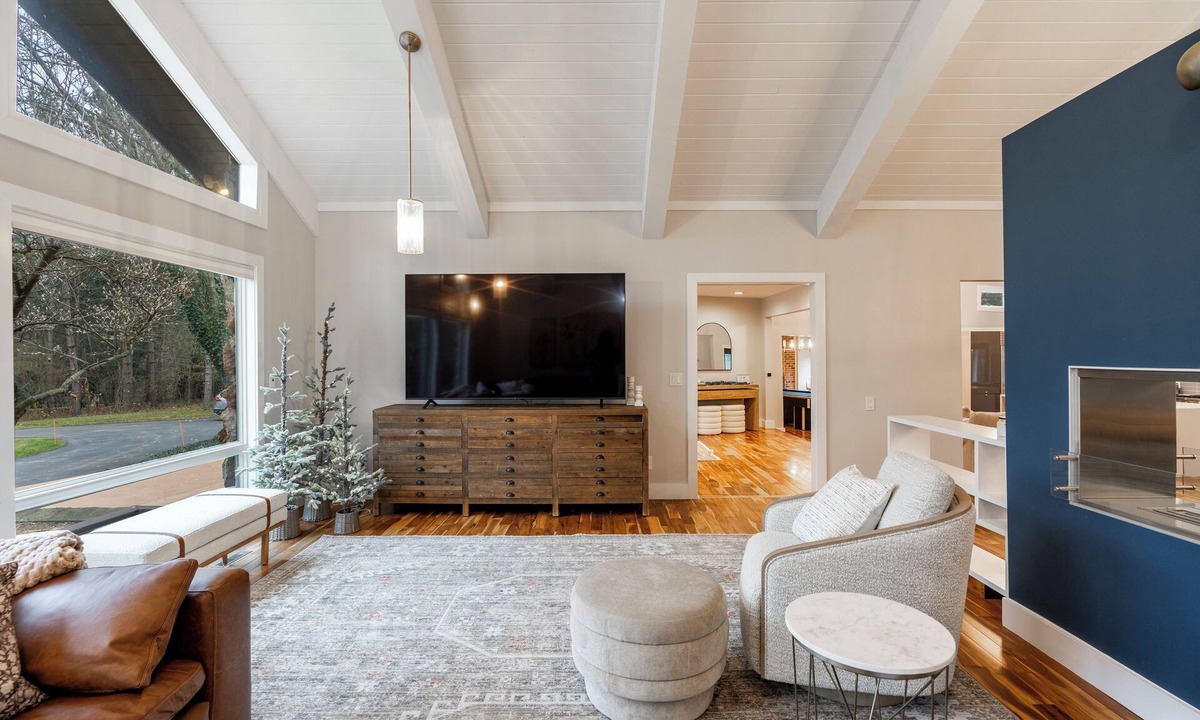Milford House | The ultimate entertaining space complete with indoor pool for everyone to enjoy!