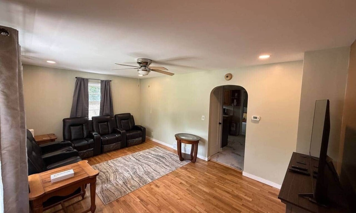 Bridgman House | The Vineyard House | Spacious Home Near Wine, Beer & Lake MI