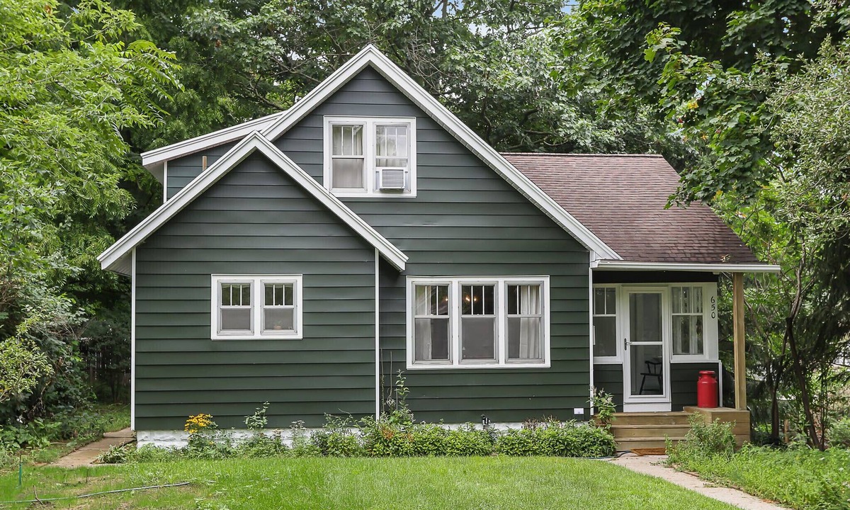 Macatawa Ski Chalet | The Whitman Cottage - Quaint Home Near Lake Macatawa