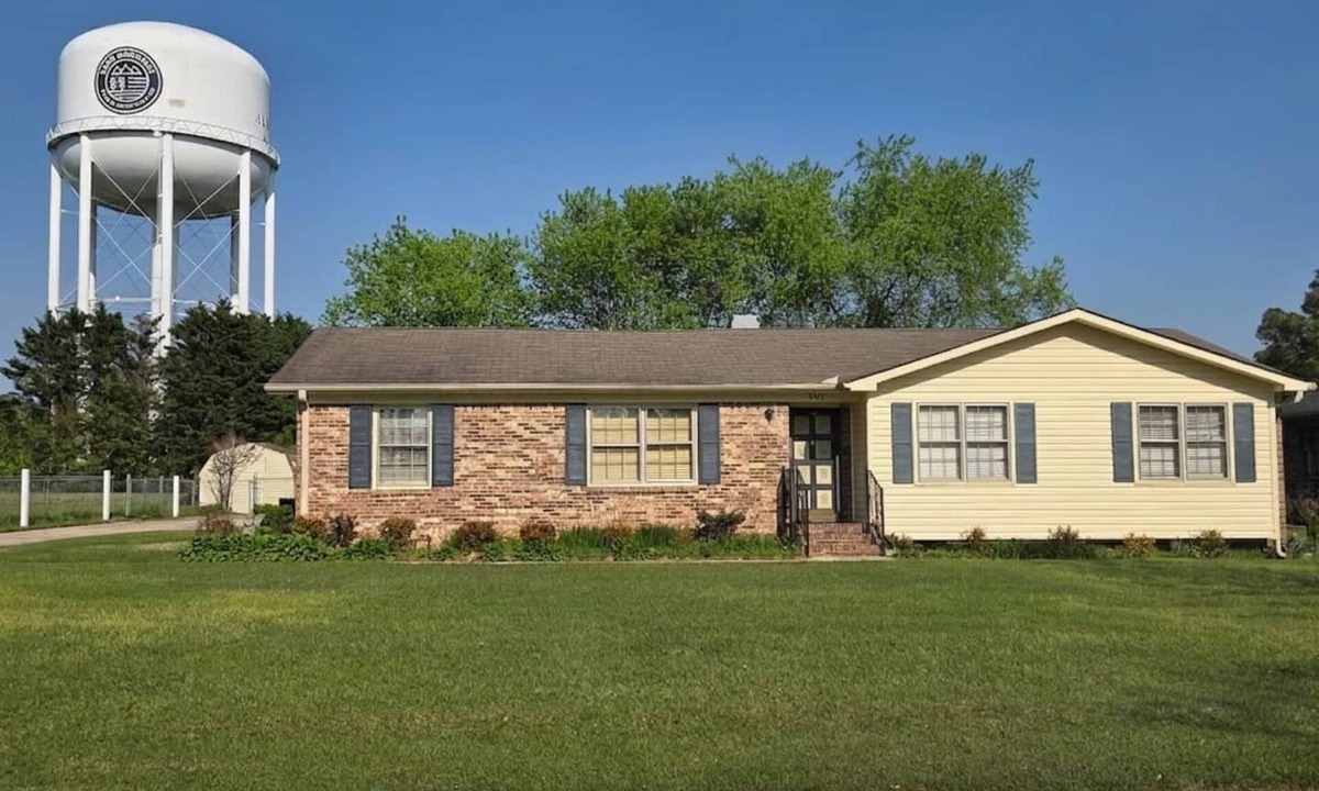 Albertville House | This cozy 3 bed 2 bath house will remind you of a weekend at Grandmother's.