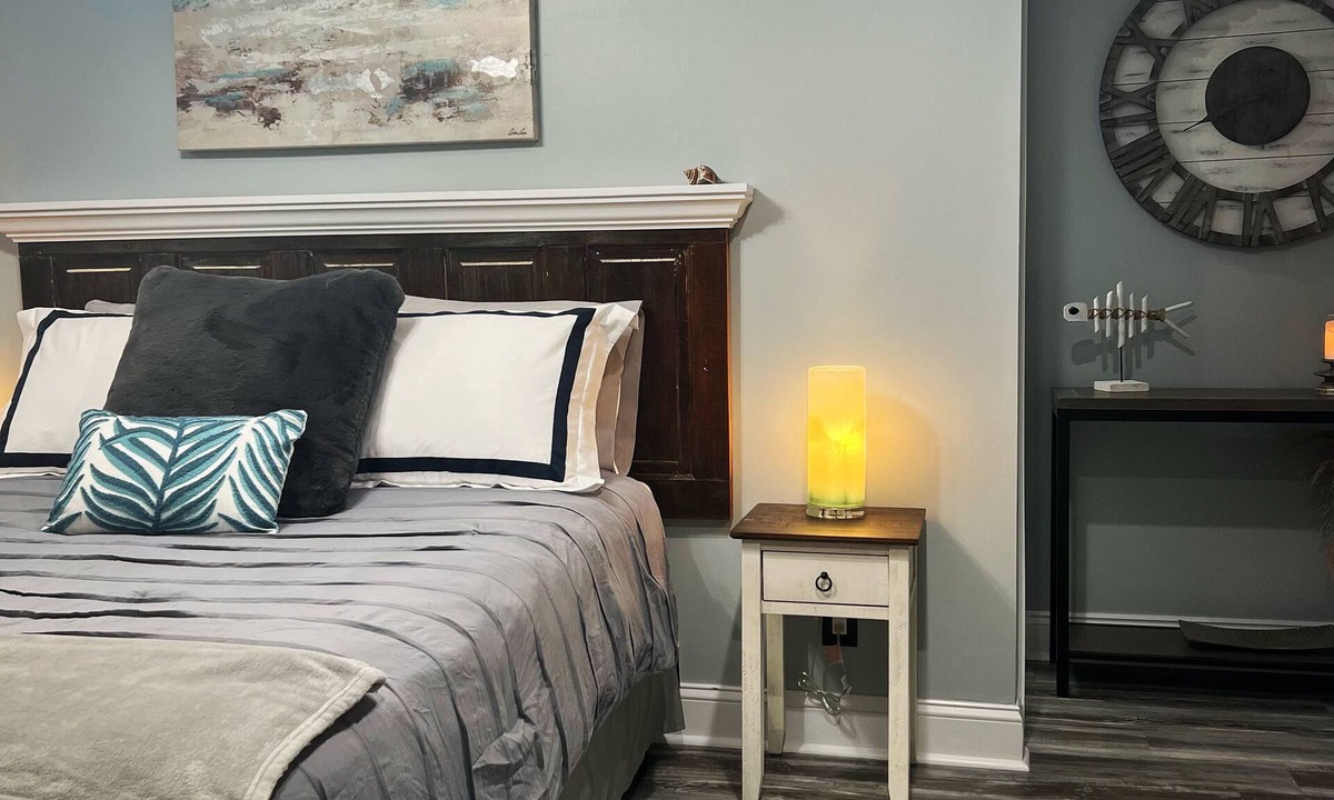 Abbeville Apartment | Thomas Mill Creek Lakefront Property