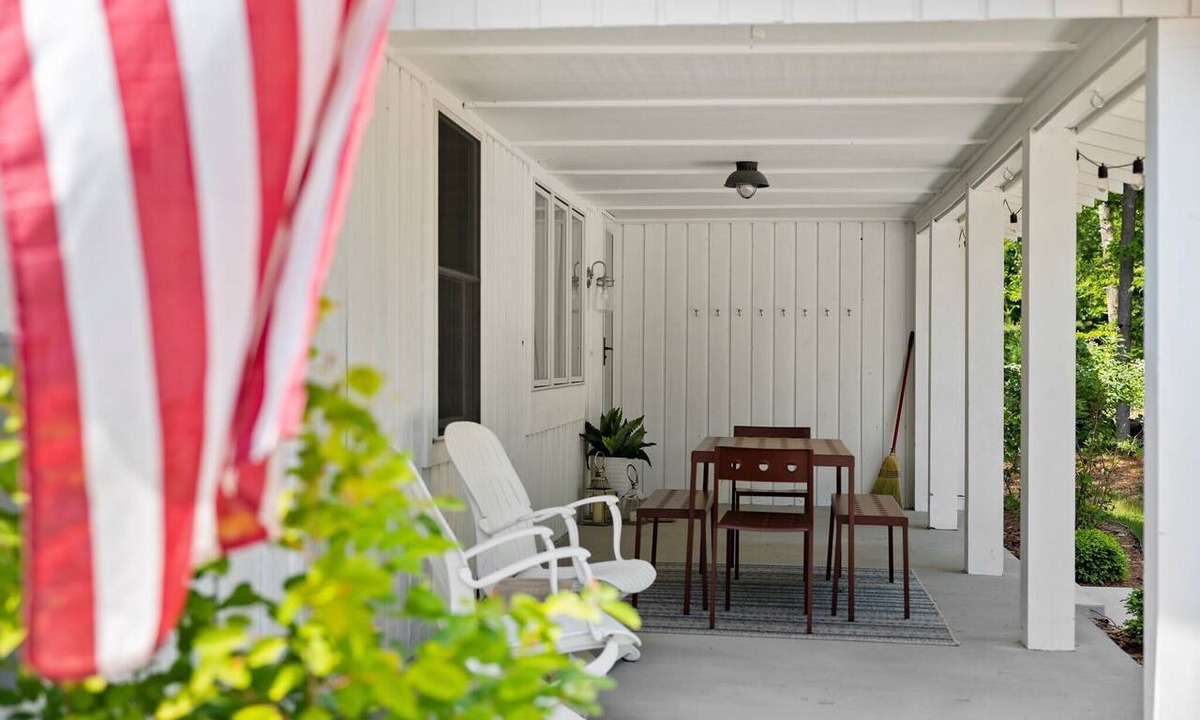 Empire House | Three Pines Hideaway