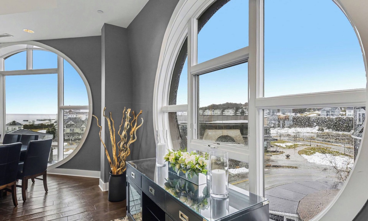 Bay Harbor Condo | Timeless 420: Lakeside 3BR condo in Bay Harbor, perfect for up to 6 guests.