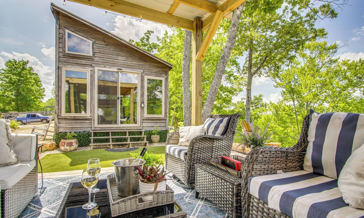 Rogersville Cottage | Tiny Cabin Getaway in the Tennessee River Valley