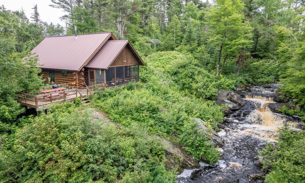 Covington Cabin | Tioga Falls Cabin: Ultimate Summer Retreat – Canoeing, Fishing & Fun!